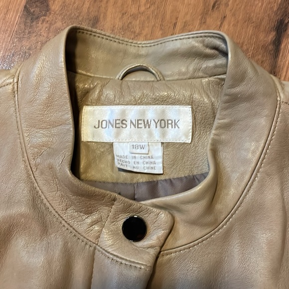 Jones New York tan leather jacket. - Picture 2 of 10